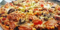 طرز تهیه پیتزا مخلوط خانگی خوشمزه و مخصوص به روش رستورانی